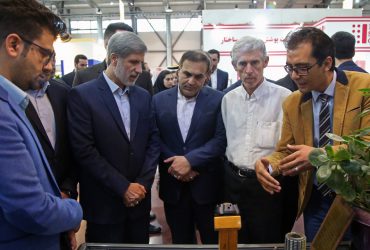 بازدید سومین وزیر دولت از نمایشگاه نانو
