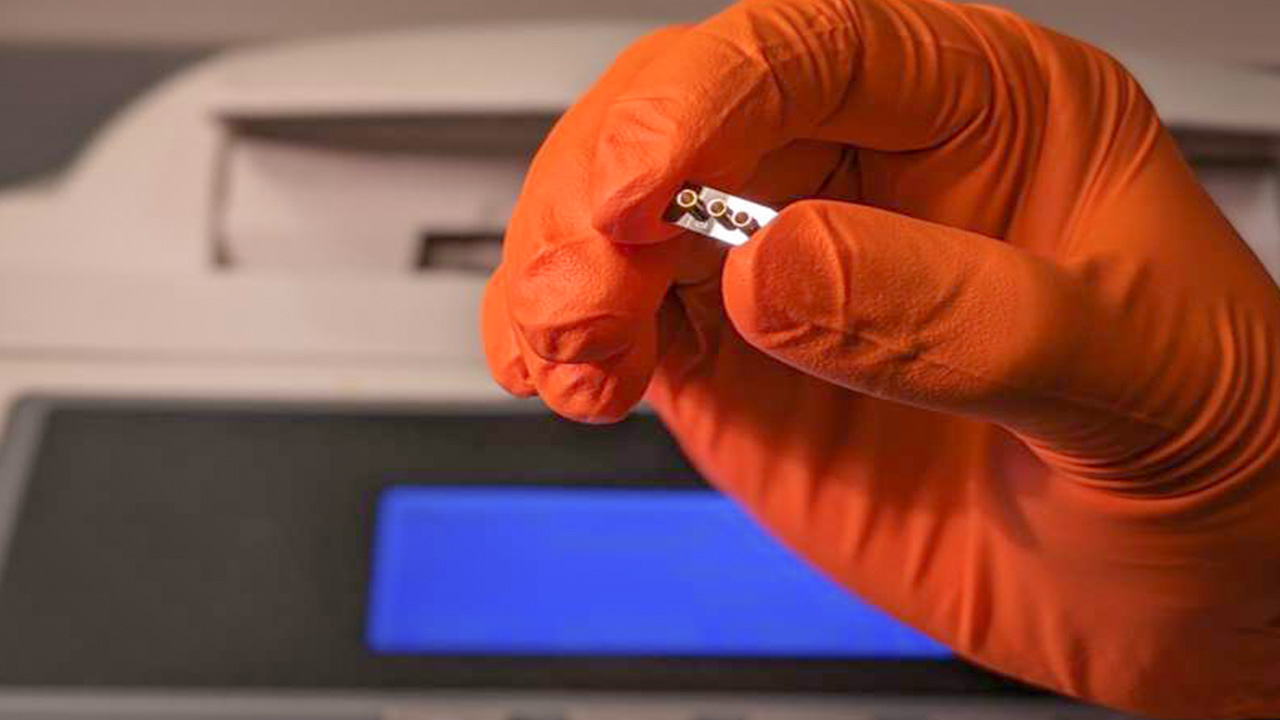 تشخیص سریع ویروس کرونا با آزمایشگاه روی تراشه انجام شد