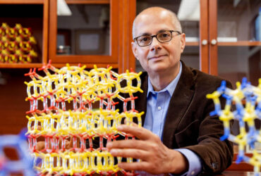 چرا جایزه نوبل شیمی به فعالیت نانویی عمر یاغی رسید؟