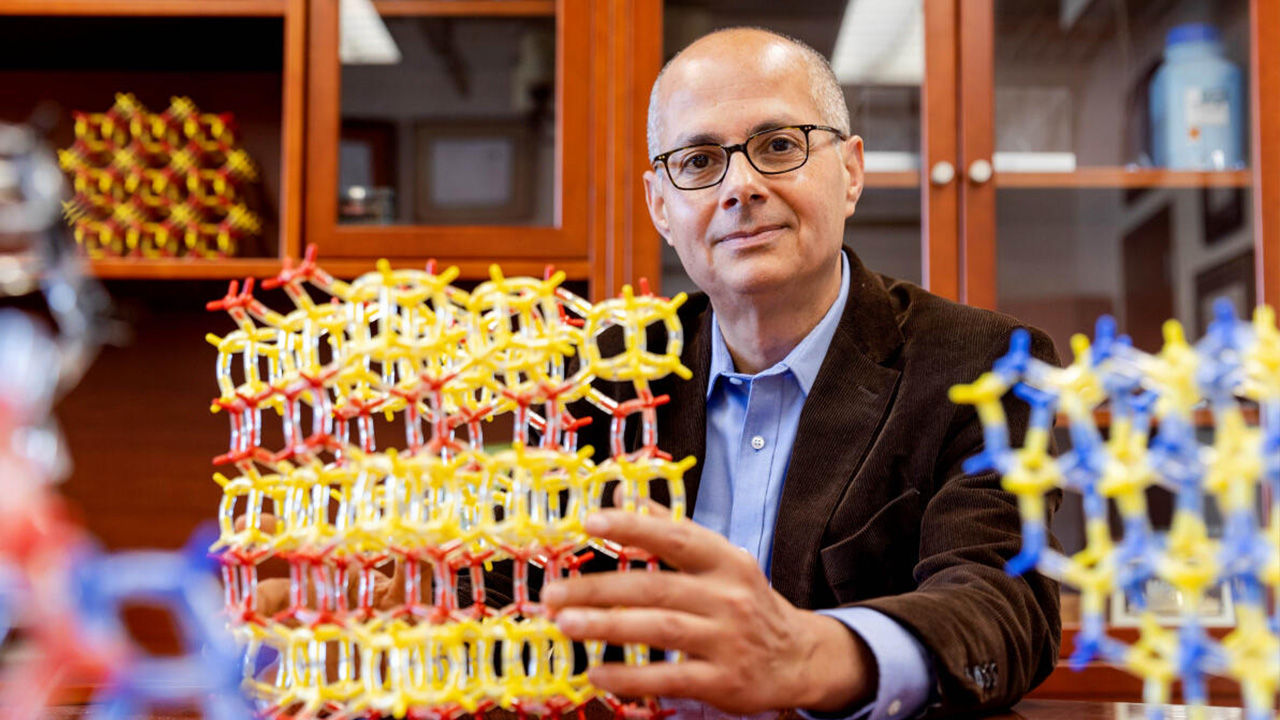 چرا جایزه نوبل شیمی به فعالیت نانویی عمر یاغی رسید؟