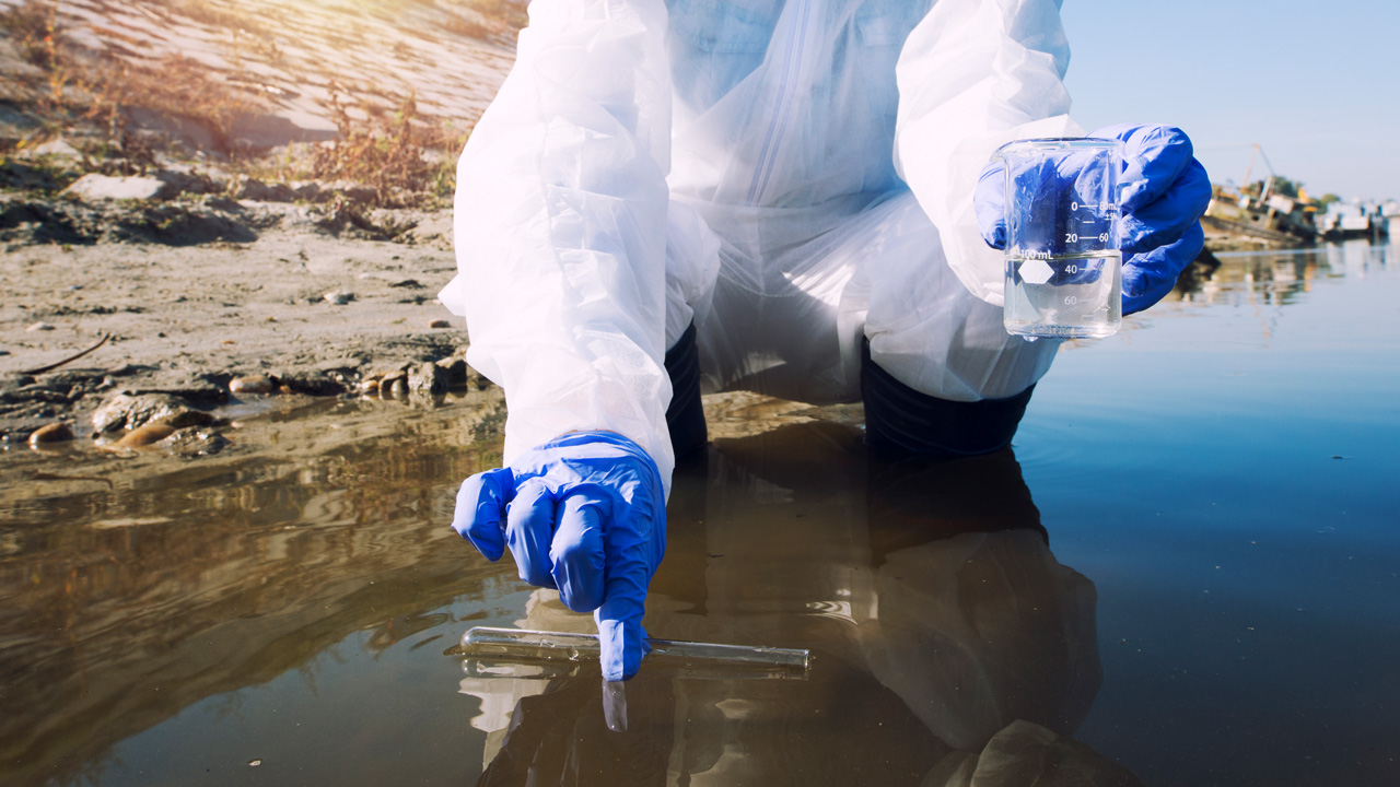 ساخت نانوسامانه فوتوالکتروکاتالیستی پیوسته برای حذف سموم گیاهی