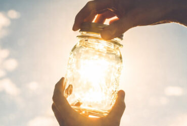 نور خورشید در بطری ذخیره می‌شود تا شب‌ها برای تولید هیدروژن استفاده شود!